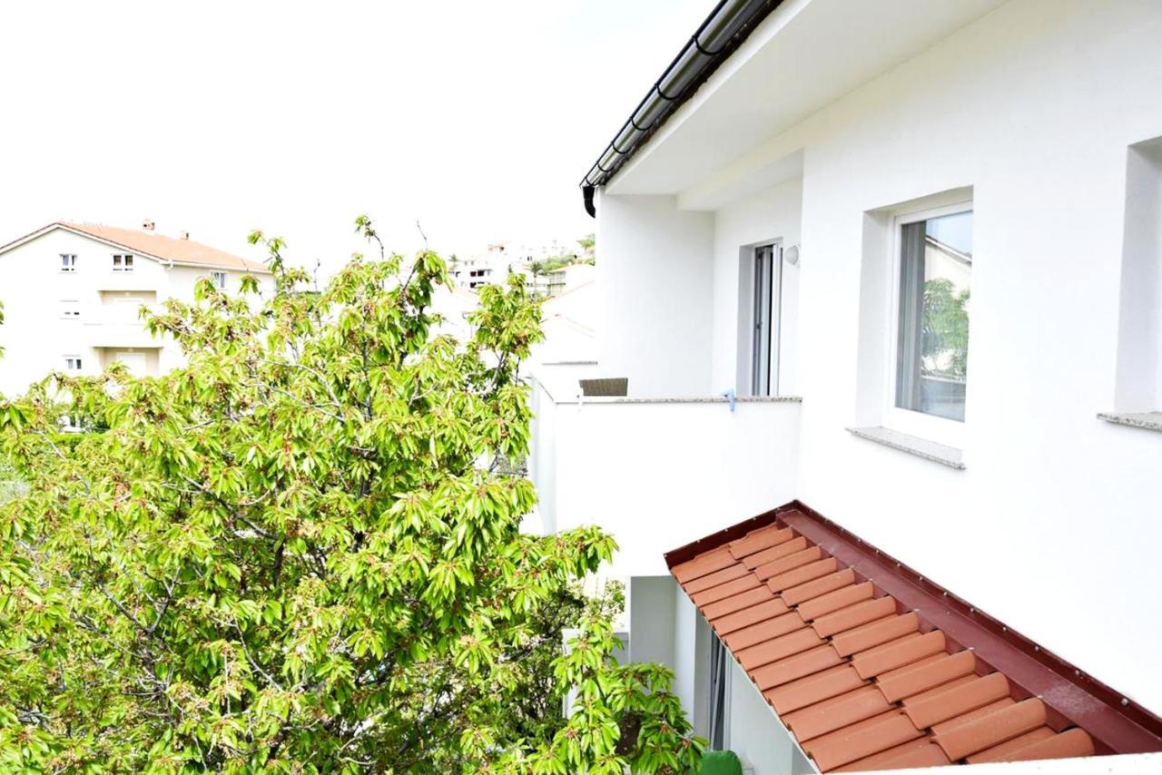 Rab Apartments Aurora Rab Town Bagian luar foto