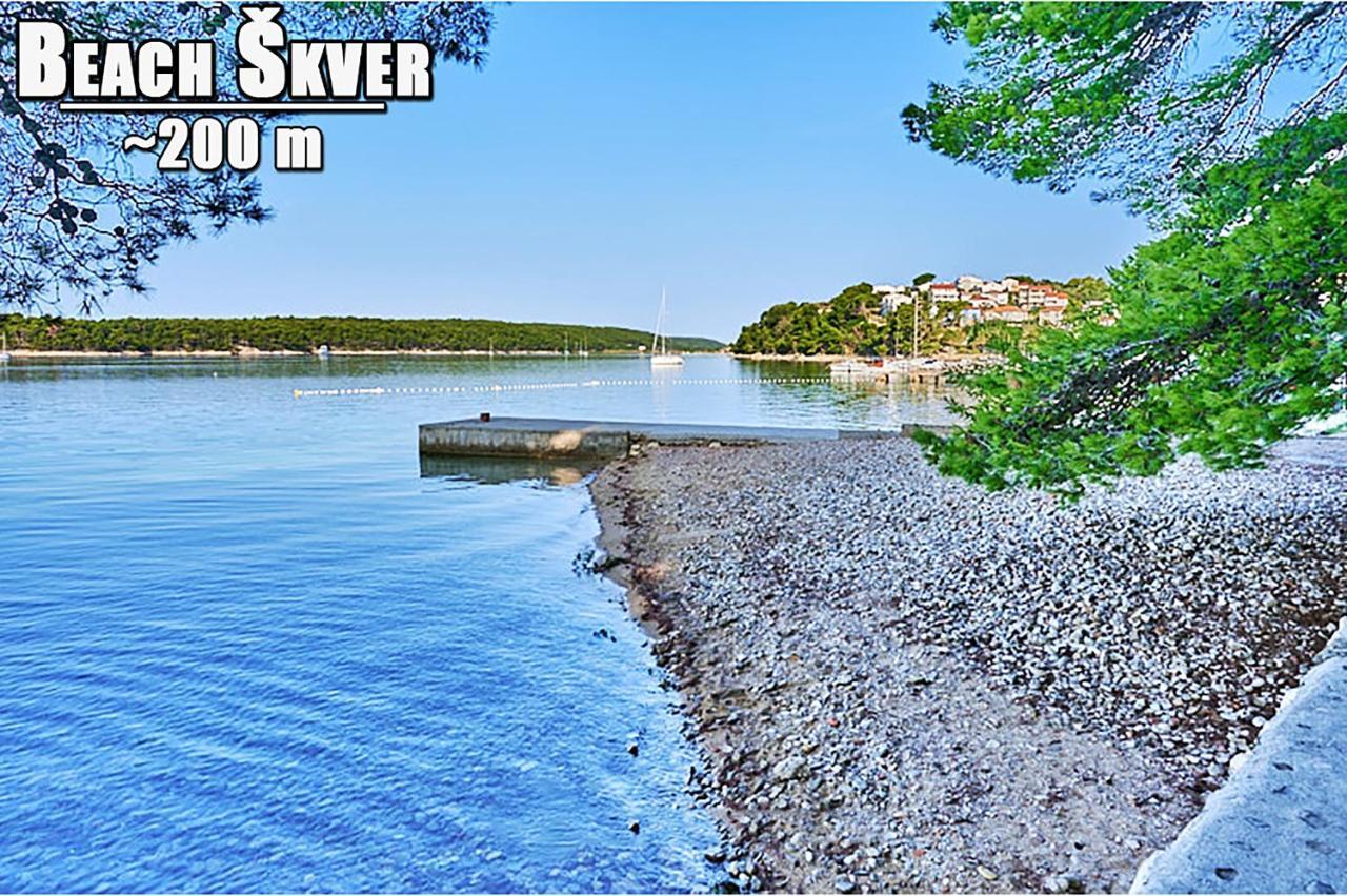 Rab Apartments Aurora Rab Town Bagian luar foto