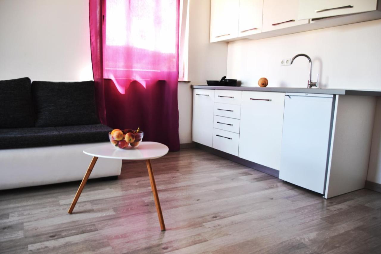Rab Apartments Aurora Rab Town Bagian luar foto