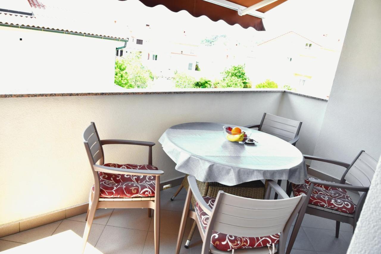 Rab Apartments Aurora Rab Town Bagian luar foto