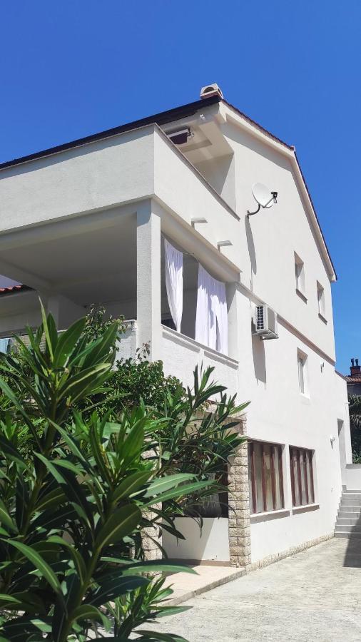 Rab Apartments Aurora Rab Town Bagian luar foto