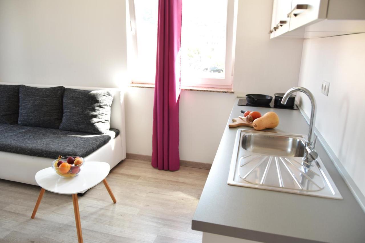 Rab Apartments Aurora Rab Town Bagian luar foto