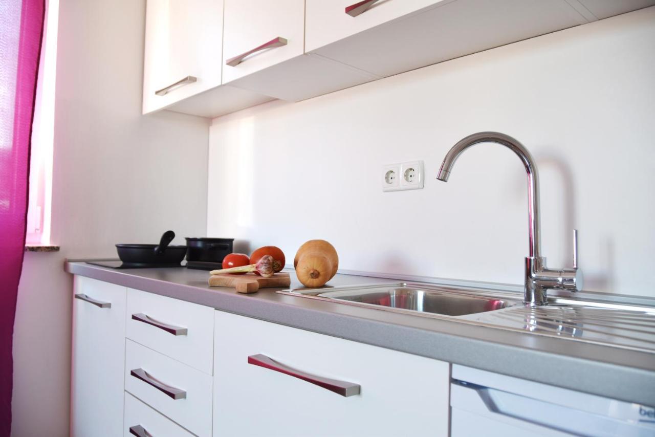 Rab Apartments Aurora Rab Town Bagian luar foto