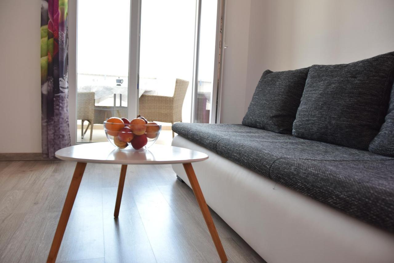 Rab Apartments Aurora Rab Town Bagian luar foto