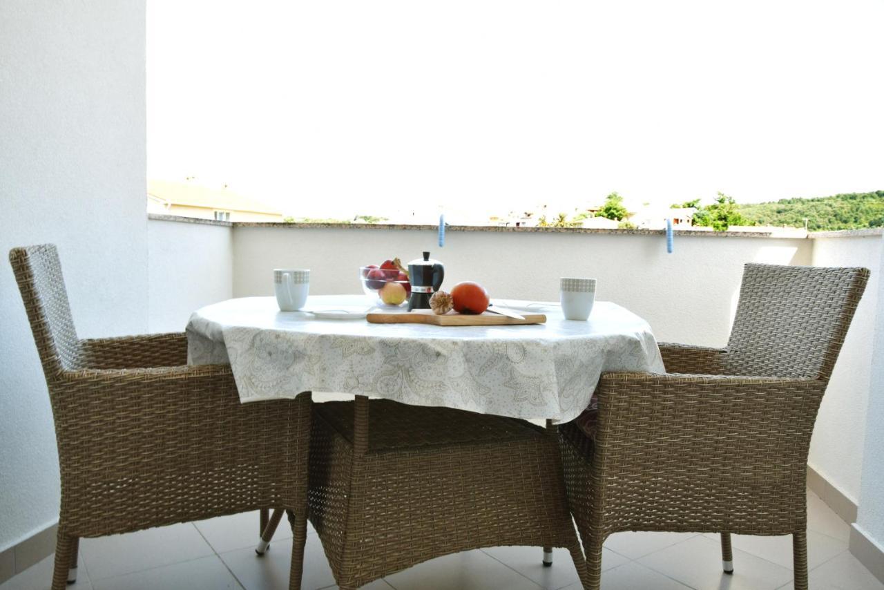 Rab Apartments Aurora Rab Town Bagian luar foto