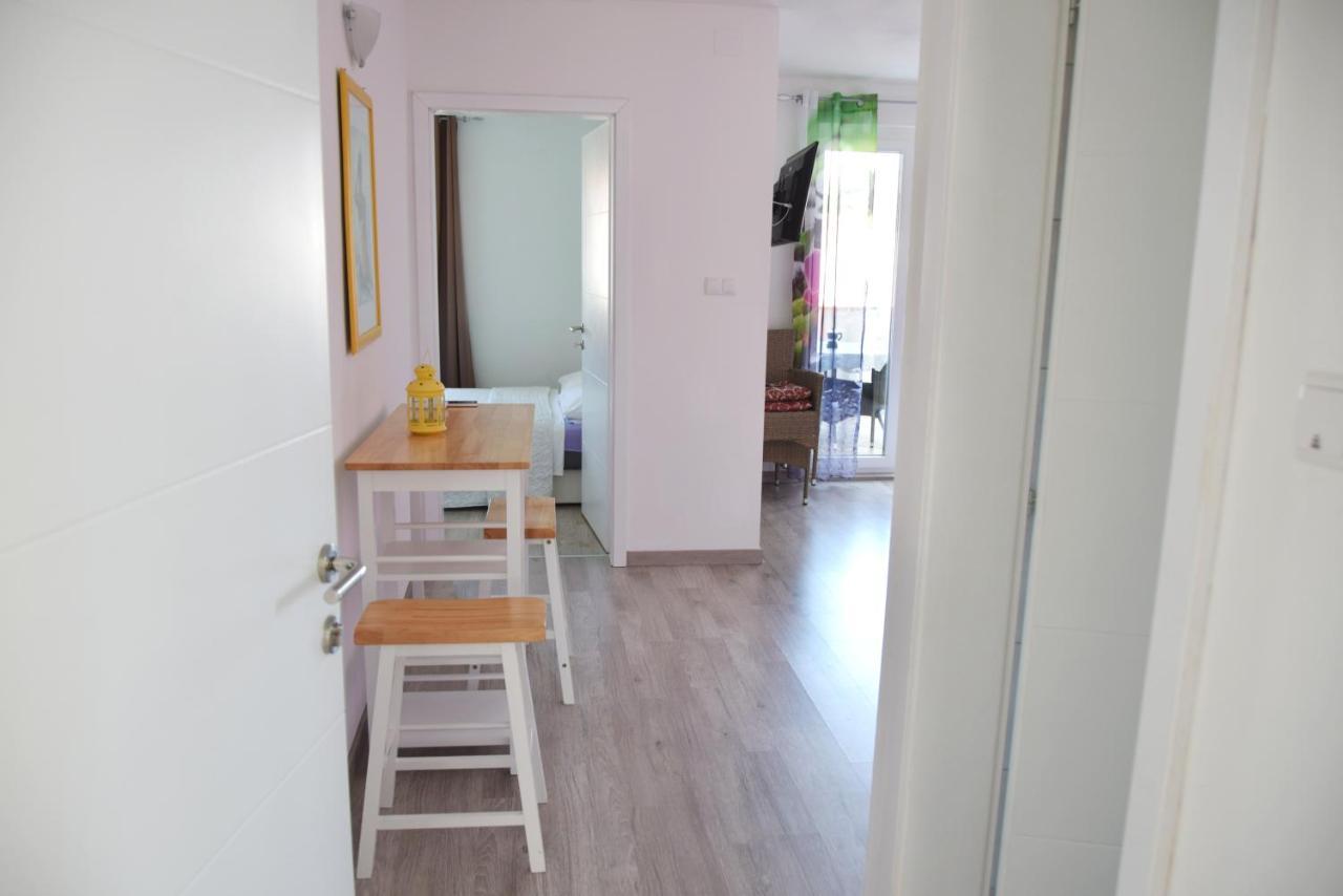 Rab Apartments Aurora Rab Town Bagian luar foto