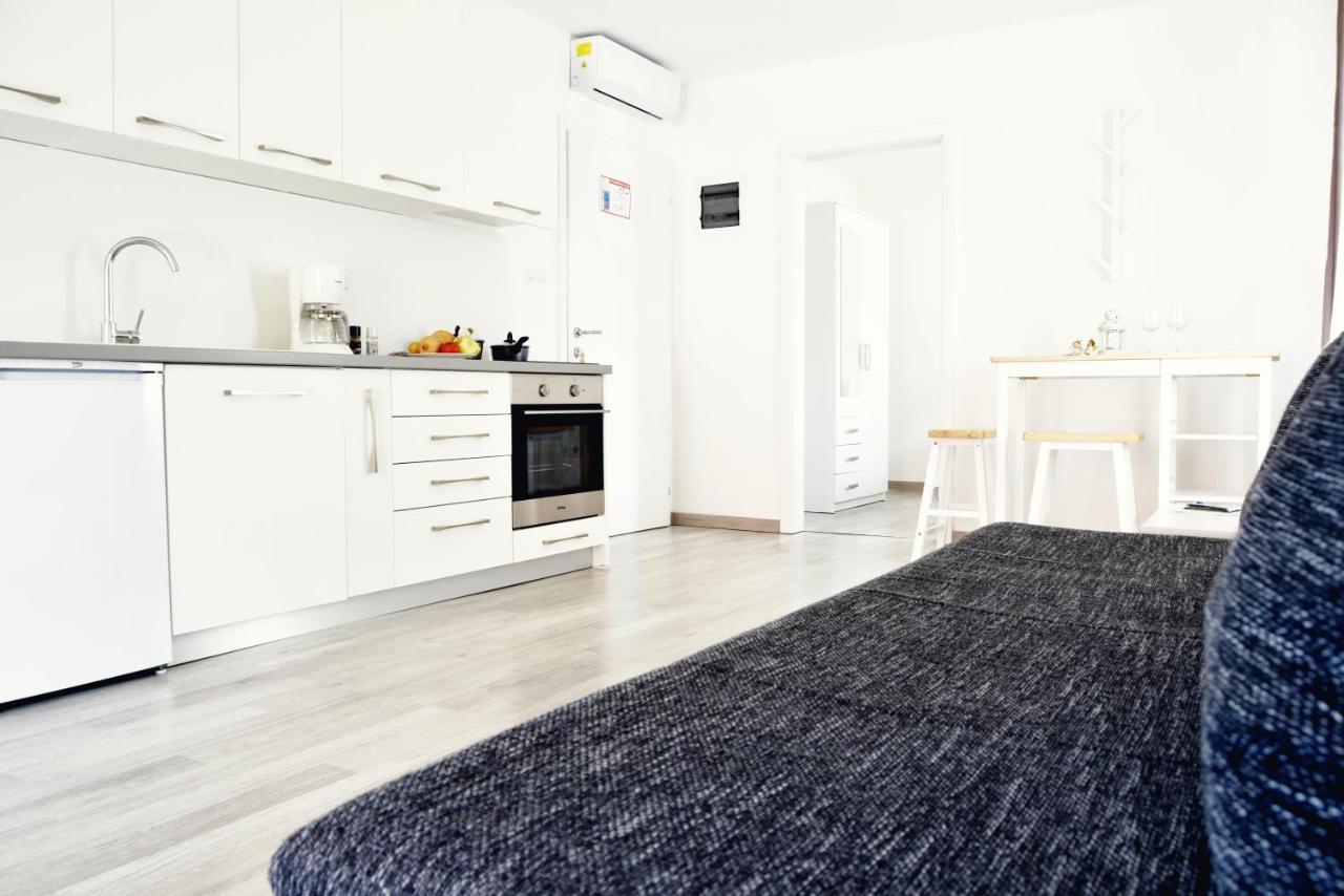 Rab Apartments Aurora Rab Town Bagian luar foto