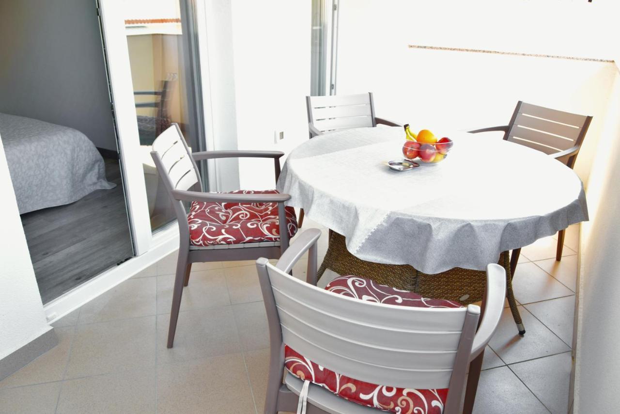 Rab Apartments Aurora Rab Town Bagian luar foto