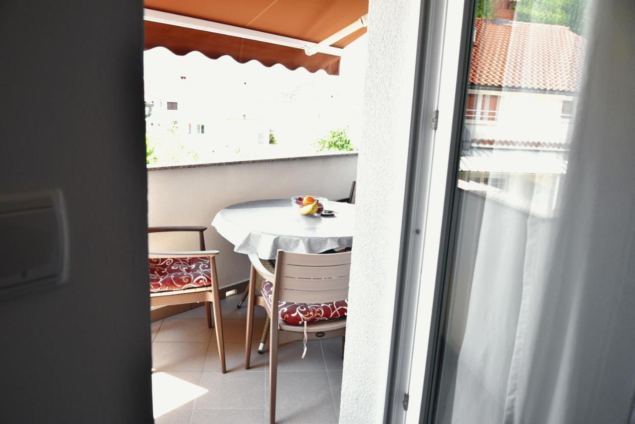 Rab Apartments Aurora Rab Town Bagian luar foto