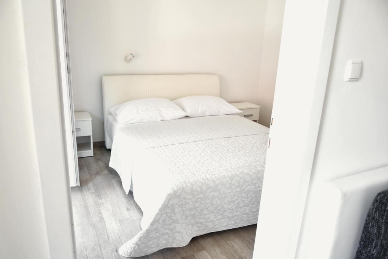 Rab Apartments Aurora Rab Town Bagian luar foto