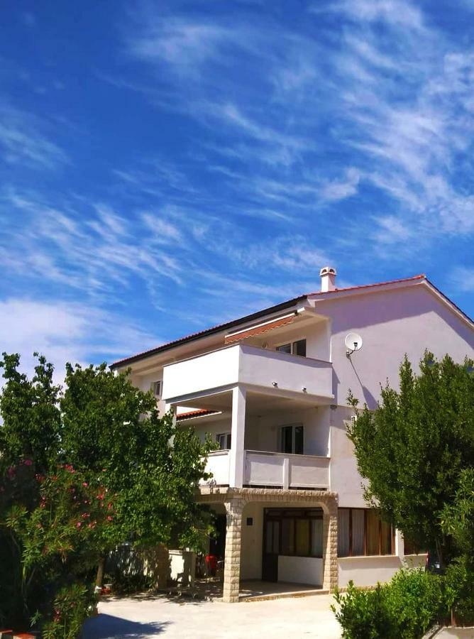 Rab Apartments Aurora Rab Town Bagian luar foto
